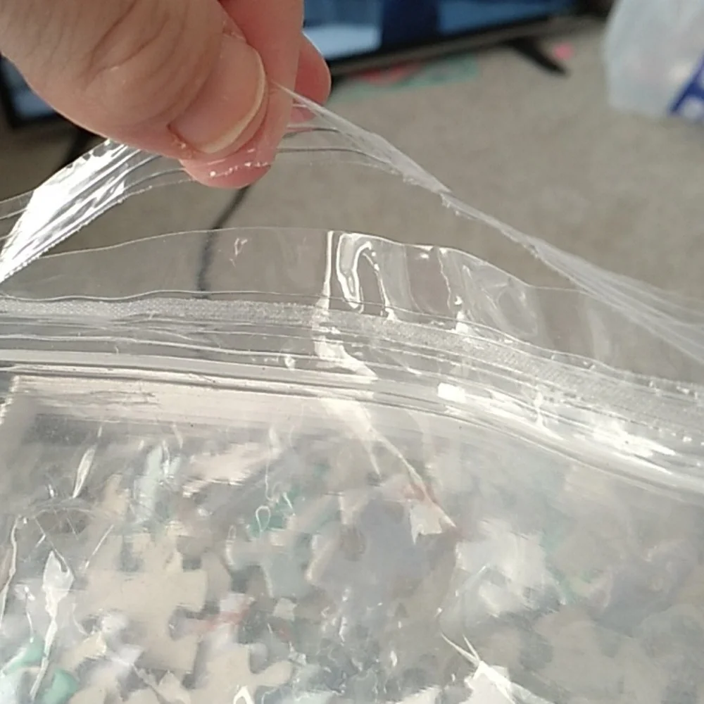 Vineyard Vines Christmas - 500 Piece Jigsaw Puzzle Santa Boat Reindeer - Picture 7 of 7